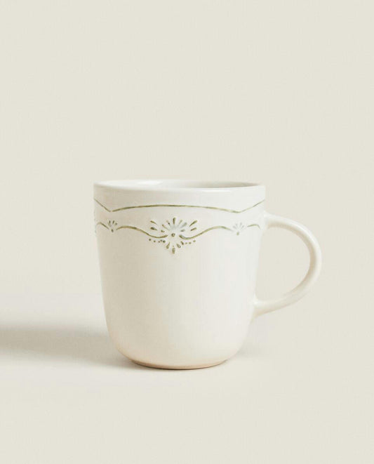 EARTHENWARE MUG WITH RAISED CHRISTMAS DESIGN