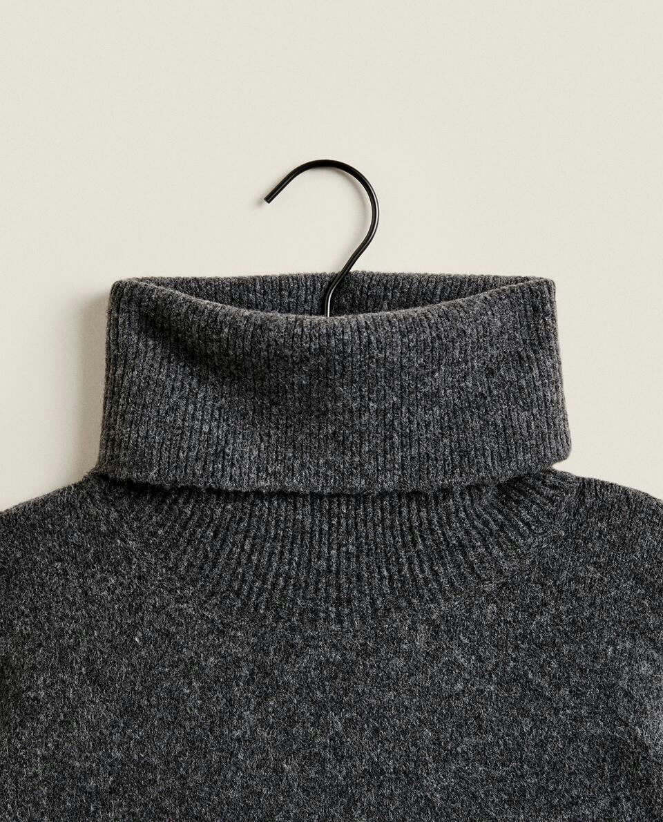 KNIT TURTLENECK SWEATER