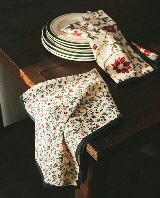 PACK OF COTTON CHRISTMAS HOLLY TEA TOWELS (PACK OF 2)