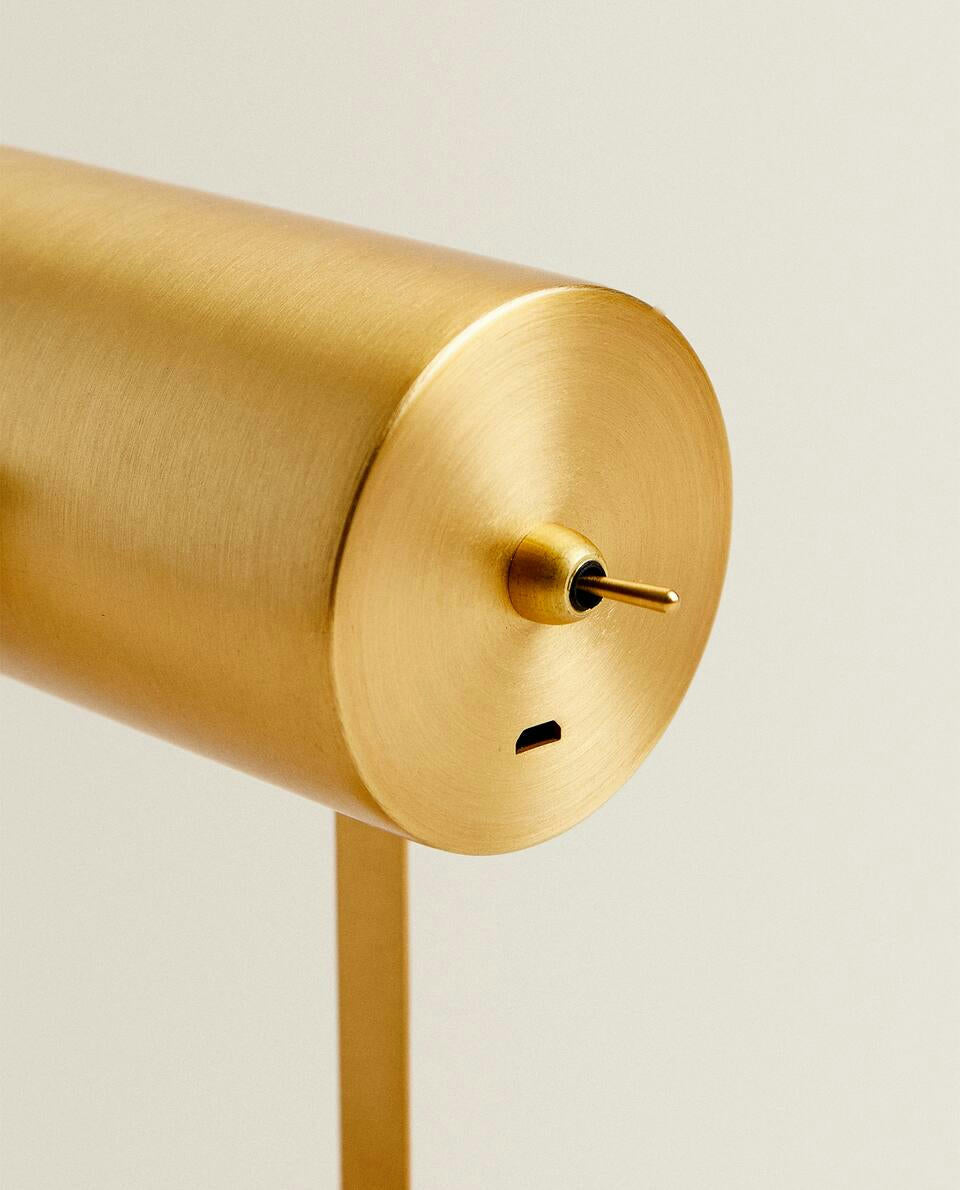 USB RECHARGEABLE SPOTLIGHT