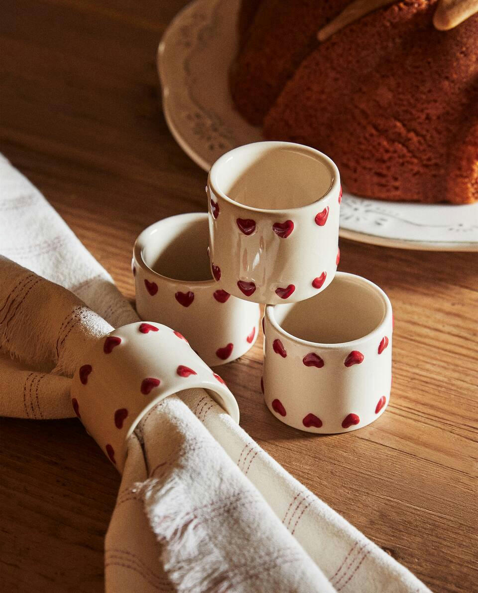 PACK OF CHRISTMAS CERAMIC HEARTS NAPKIN RINGS (PACK OF 4)