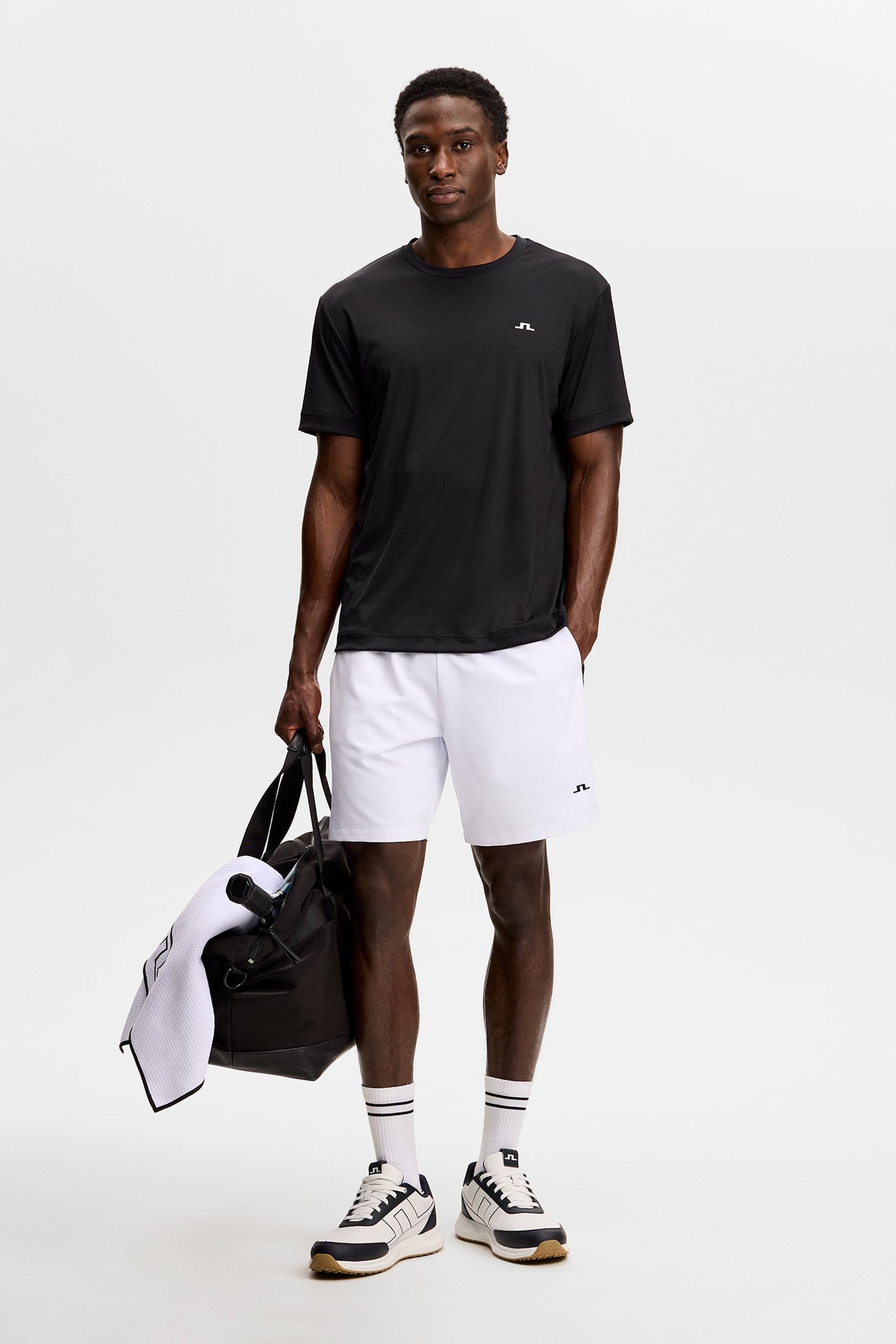 Ade T-Shirt / Schwarz