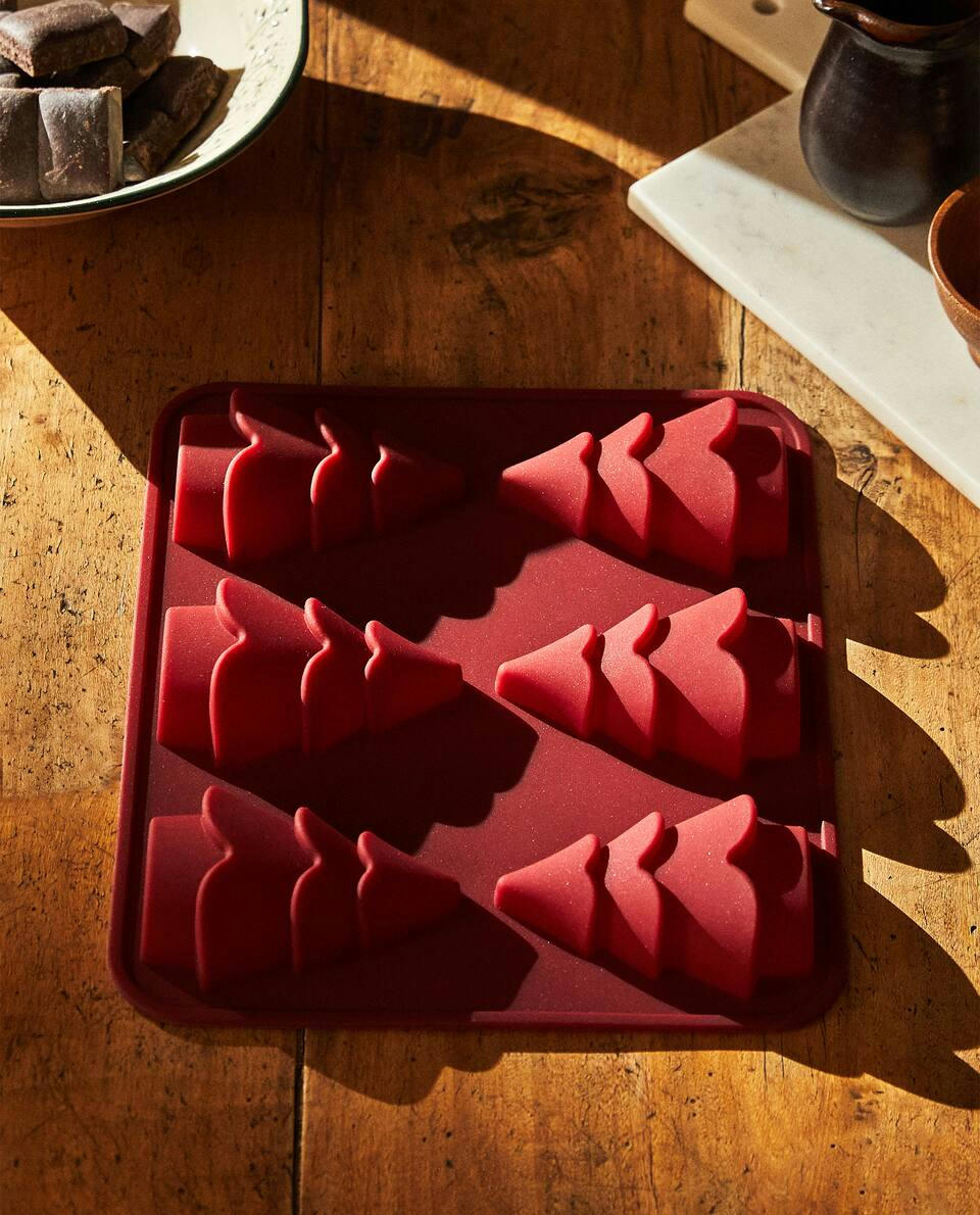 CHRISTMAS TREE SILICONE BAKING MOULD