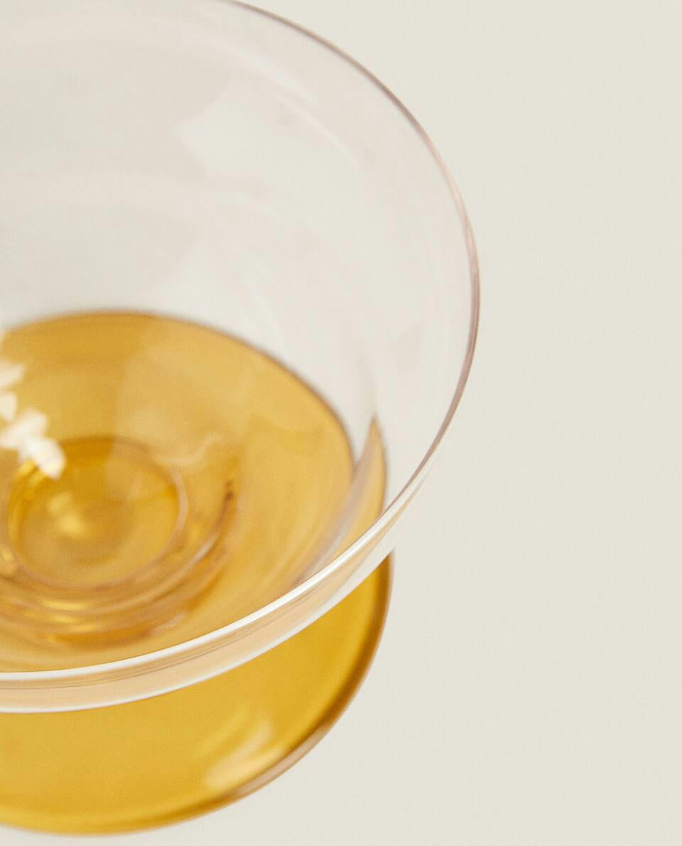 ICE-CREAM CUP WITH A COLOURED BASE