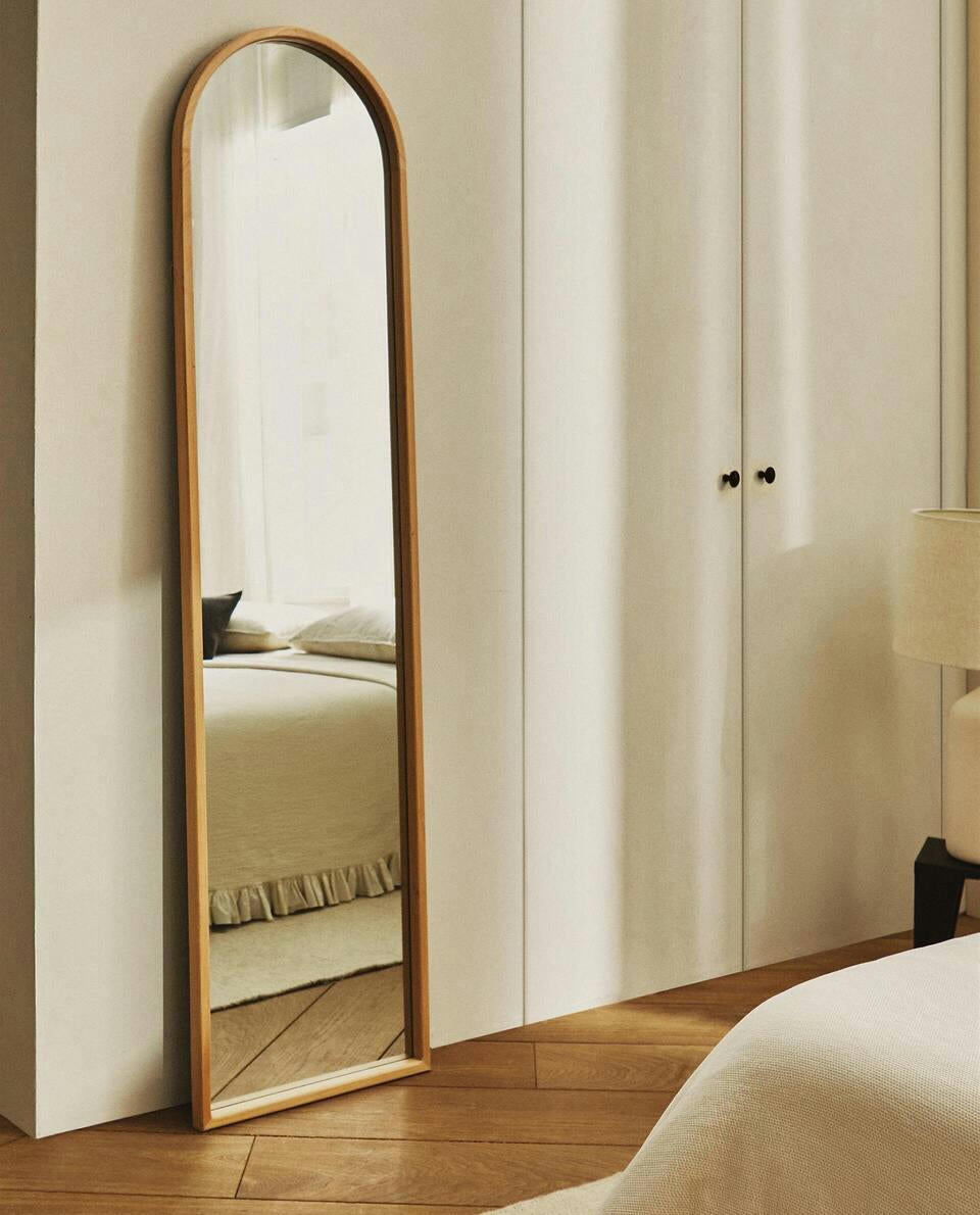 VERTICAL WINDOW MIRROR