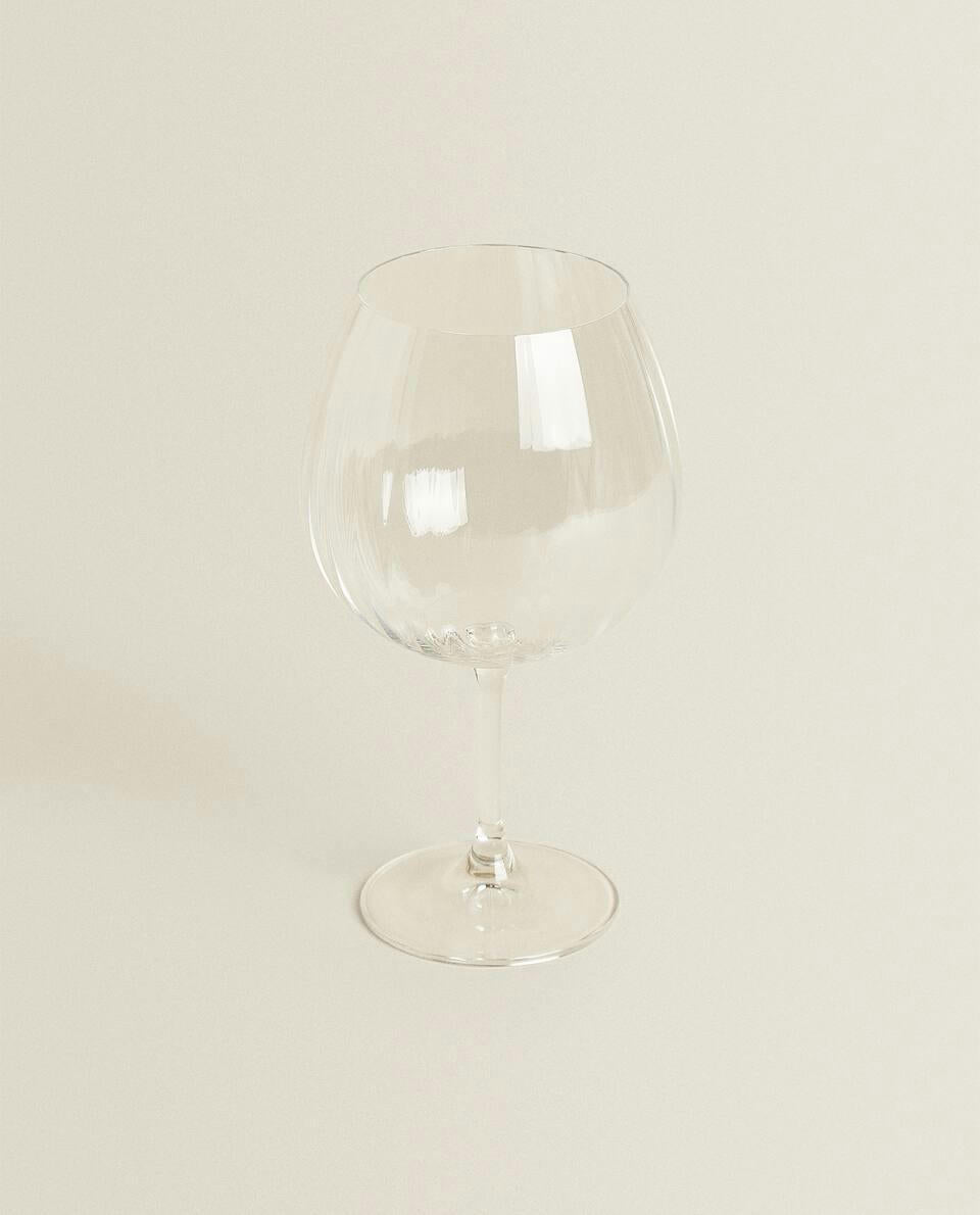RAISED CRYSTALLINE WINE GLASS
