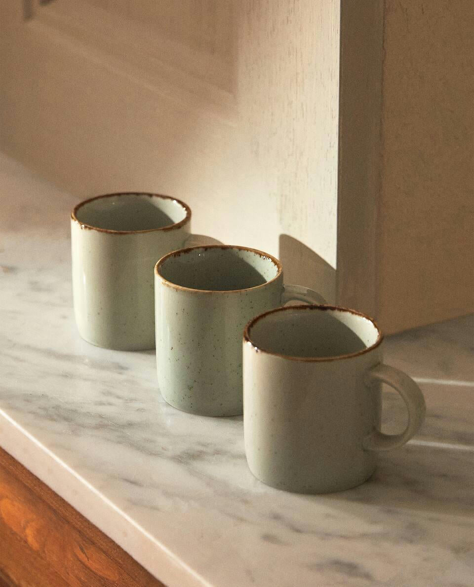 PORCELAIN MUG WITH ANTIQUE FINISH RIM