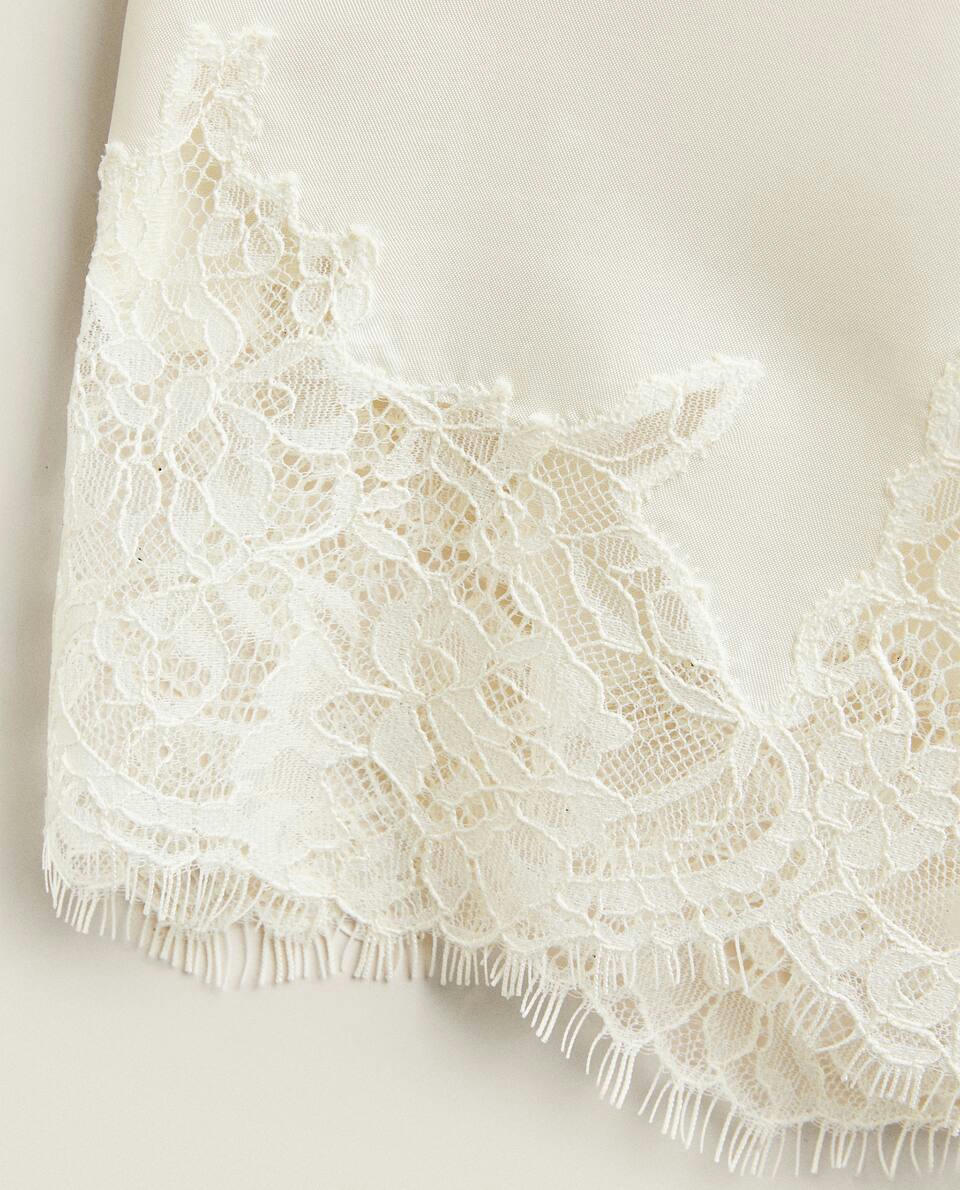 SATIN SHORTS WITH BLONDE LACE