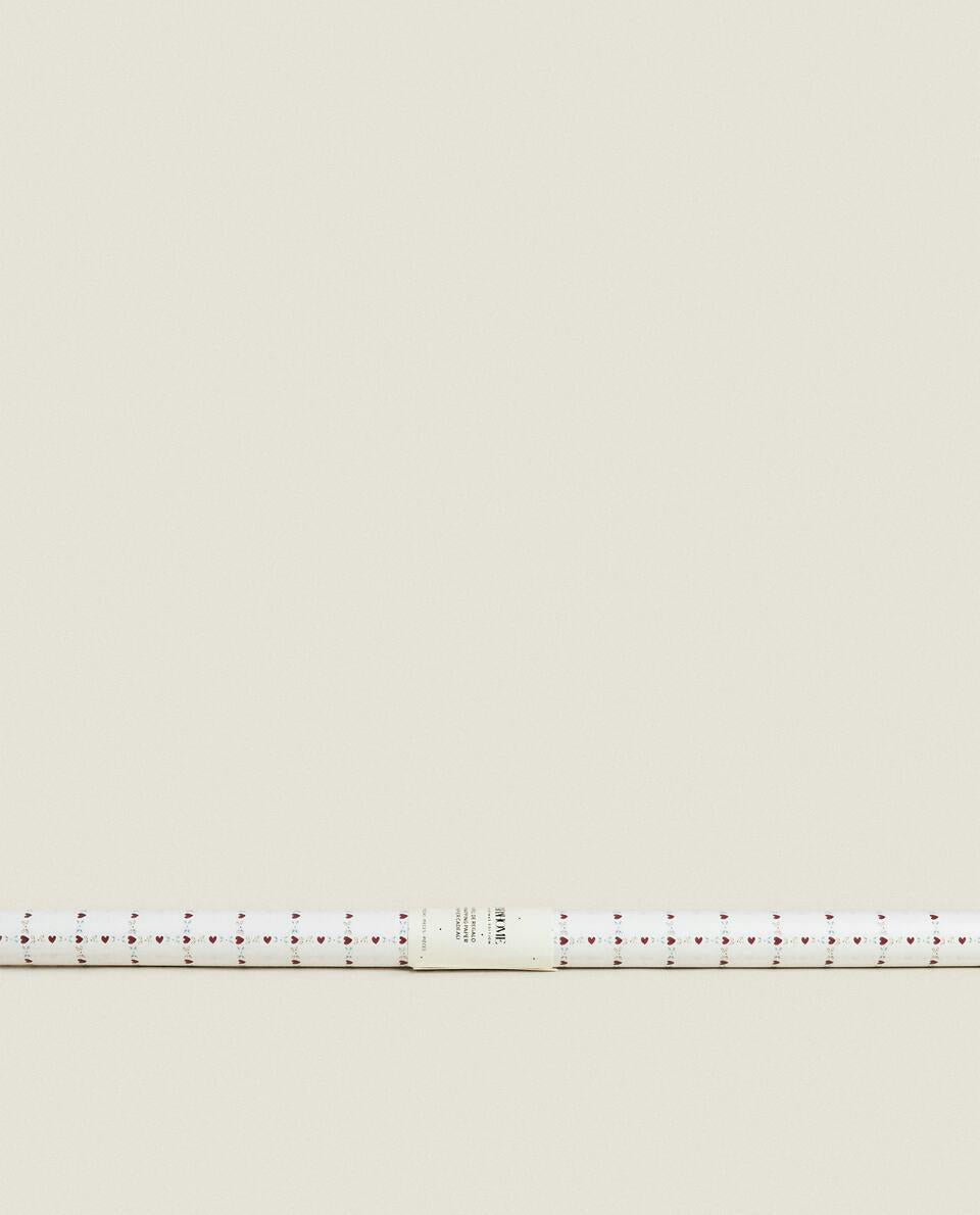 CHRISTMAS WRAPPING PAPER WITH HEARTS