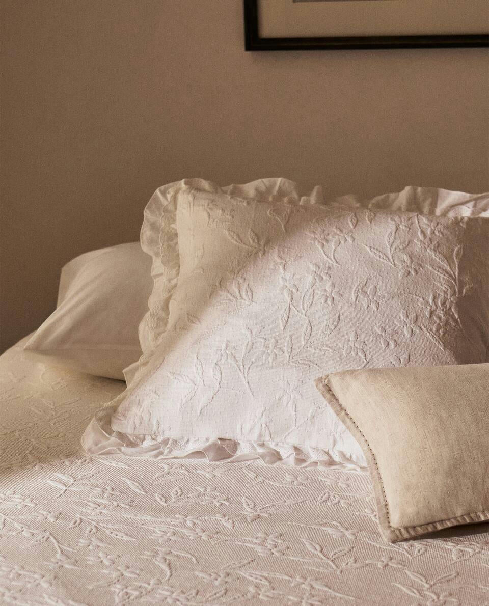 RUFFLE CUSHION COVER