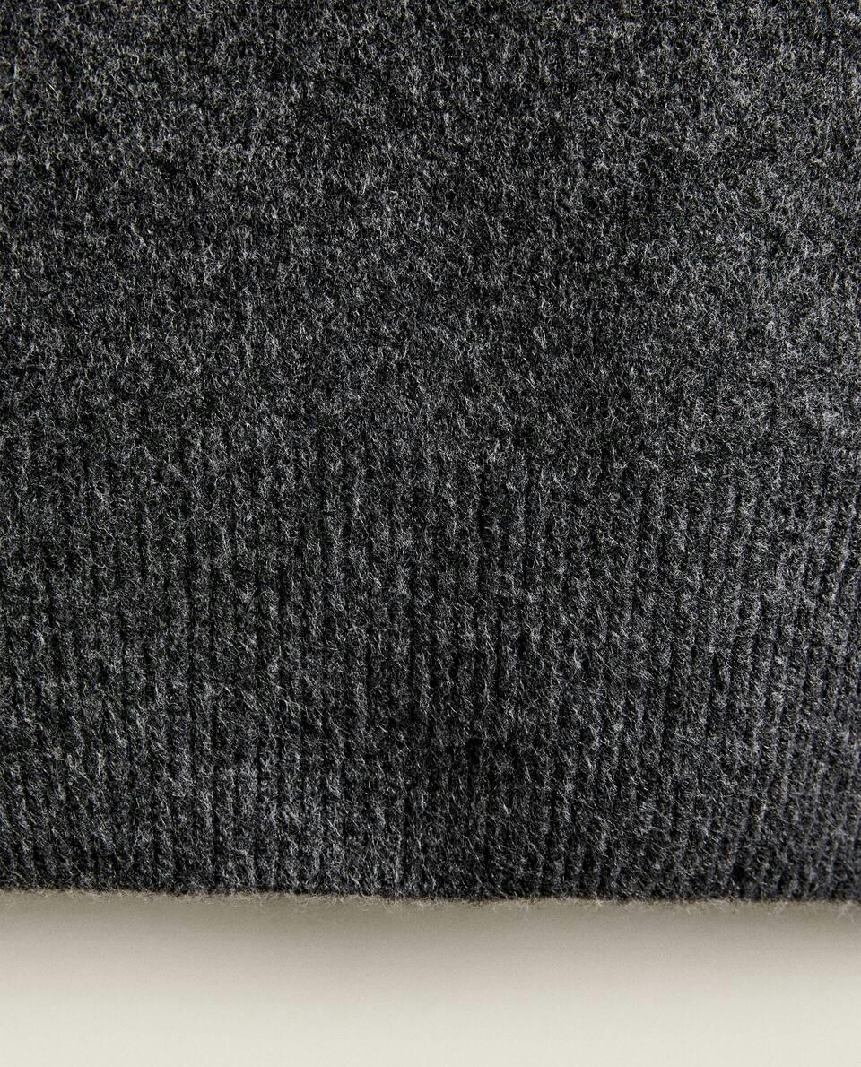 KNIT TURTLENECK SWEATER