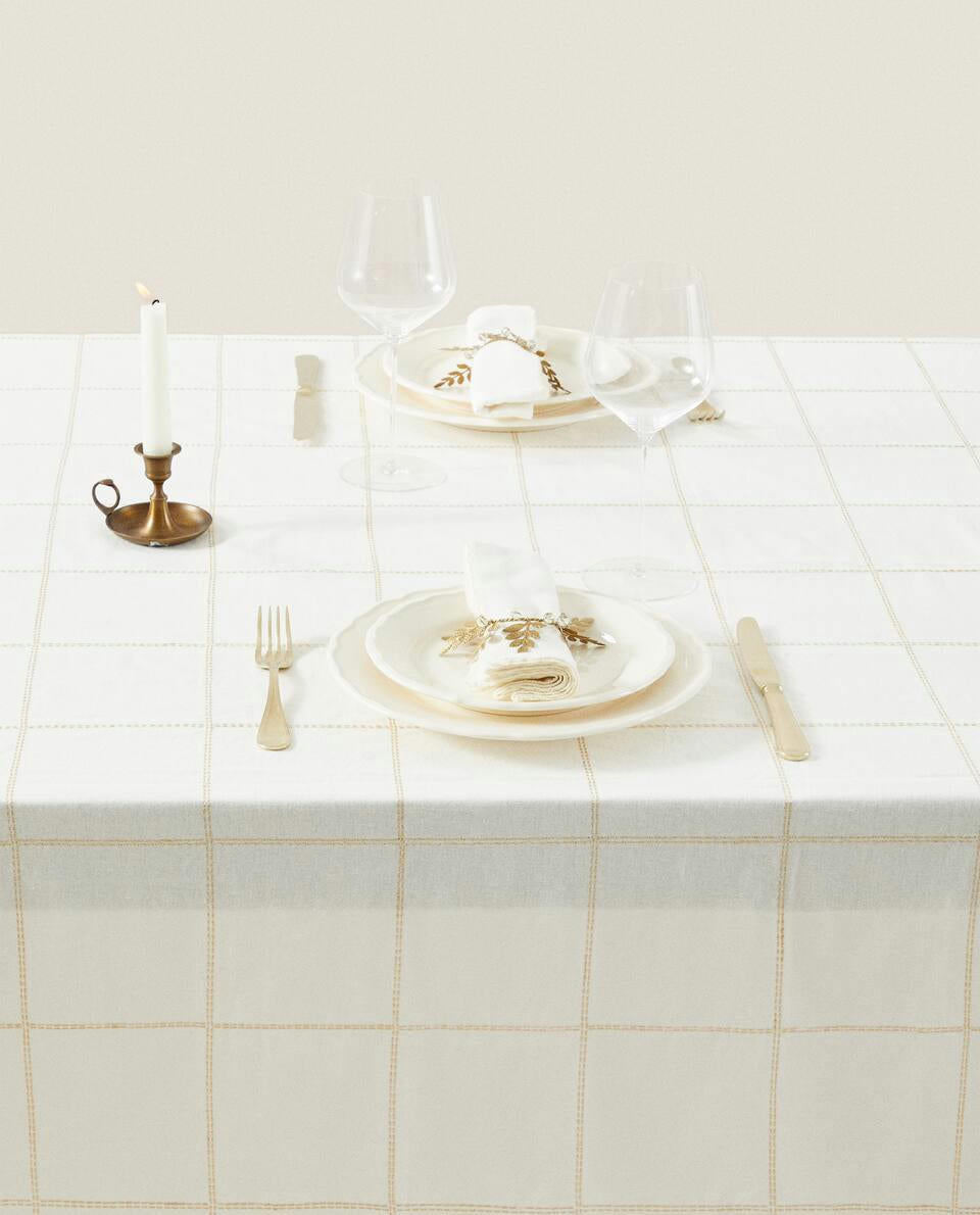 CHRISTMAS CHAIN LINEN TABLECLOTH