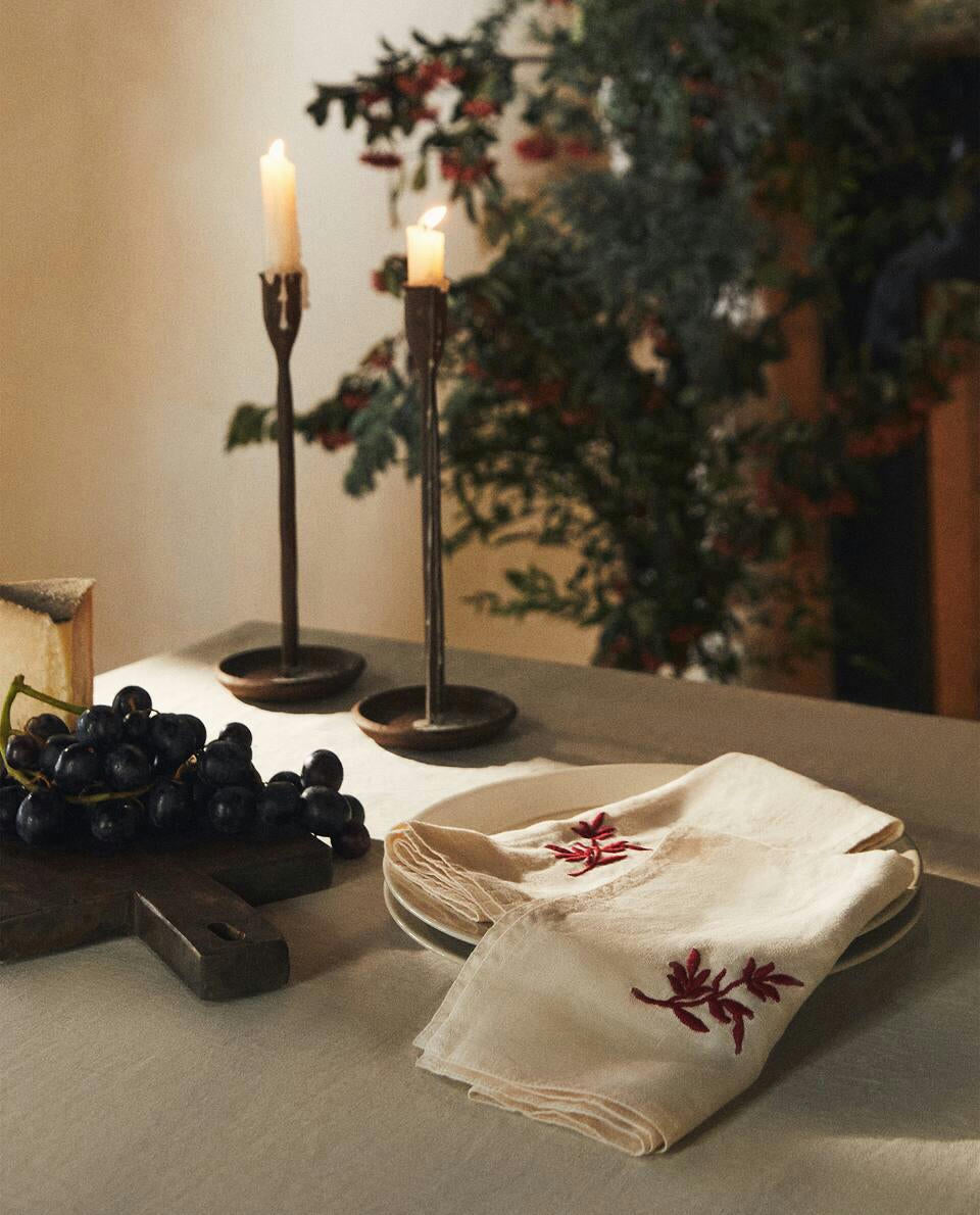 PACK OF EMBROIDERED LINEN CHRISTMAS NAPKINS (PACK OF 2)