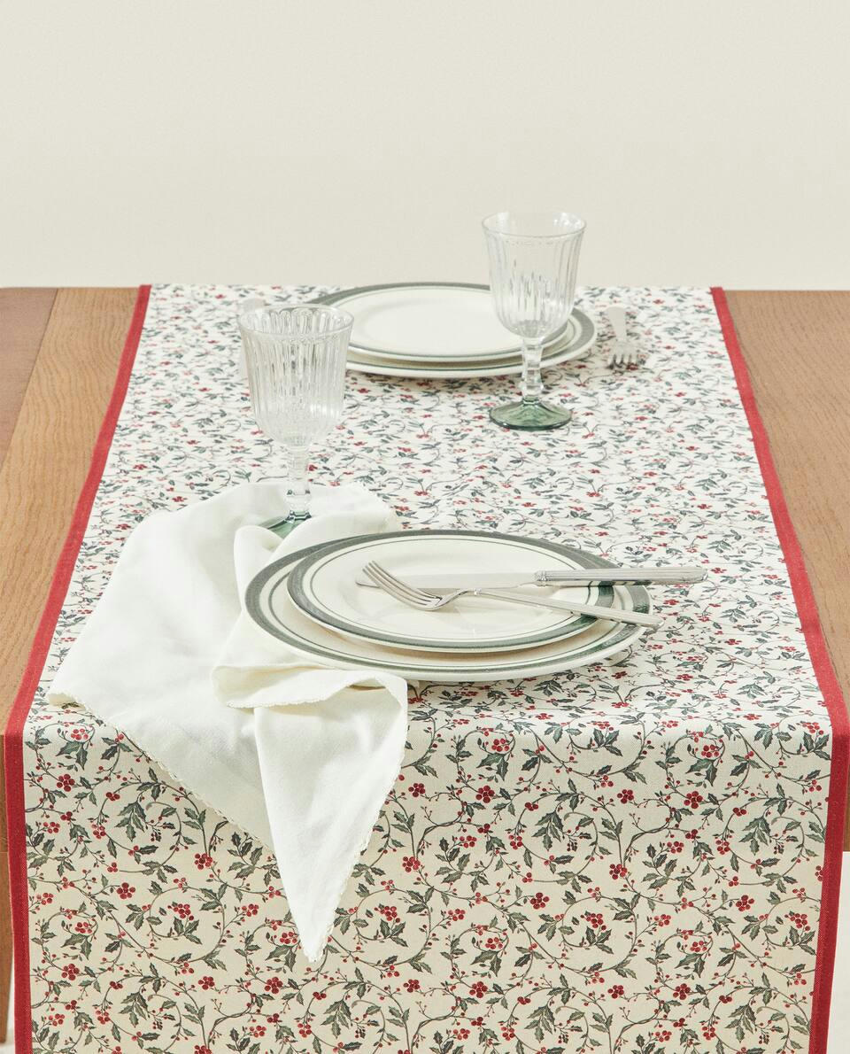 CHRISTMAS VINE COTTON TABLE RUNNER