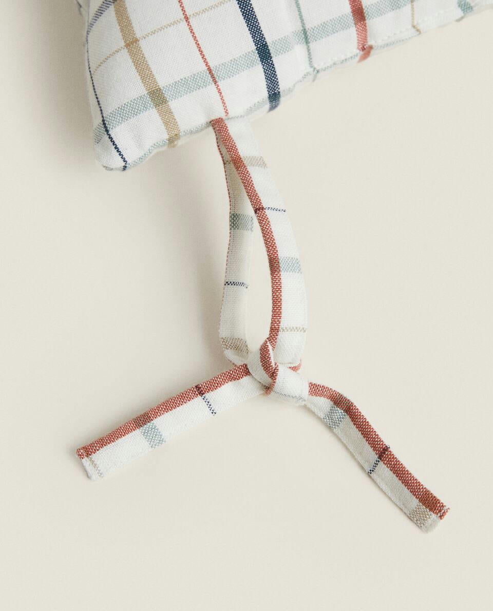 DYED THREAD CHECK CUSHION