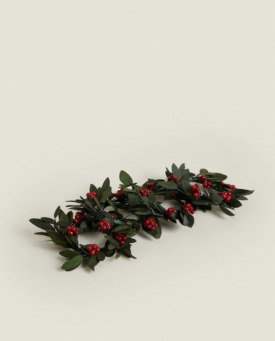 PACK OF CHRISTMAS HOLLY NAPKIN RINGS (PACK OF 4)