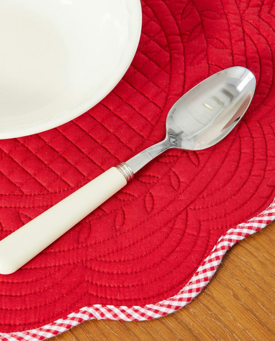 SCALLOPED COTTON CHRISTMAS PLACEMAT