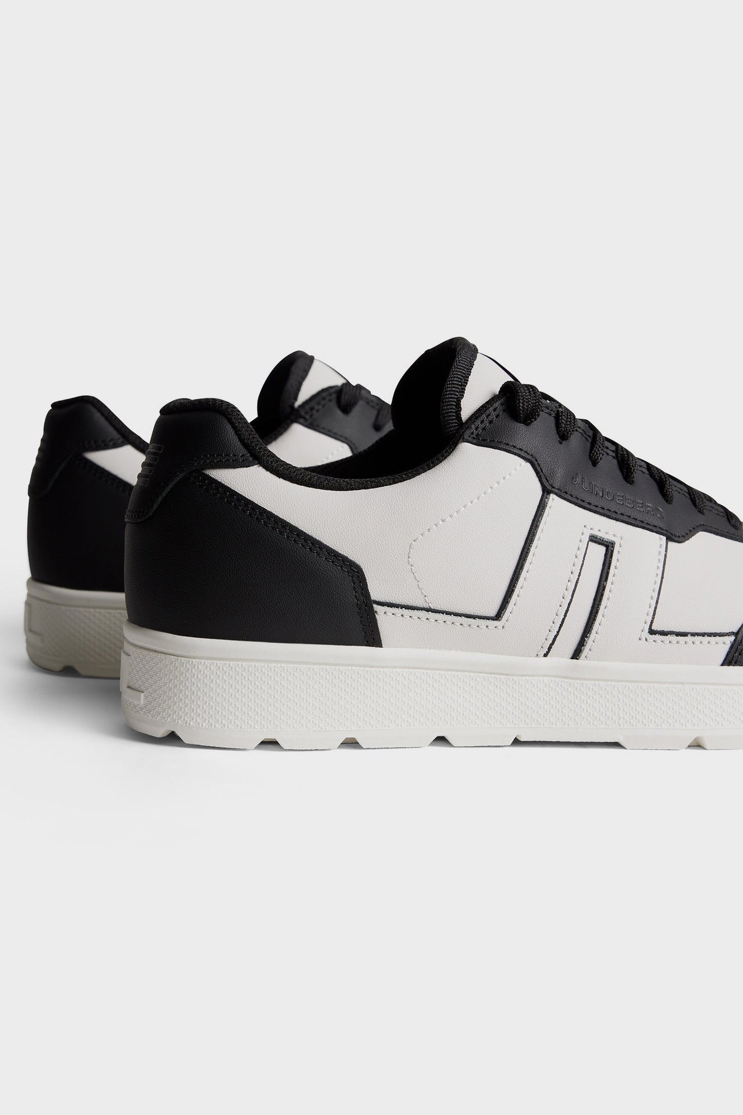 Ace Low-Top Golf Sneaker / Black